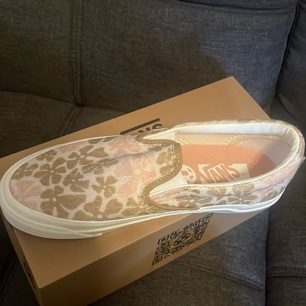 New Vans floral vintage sneakers!